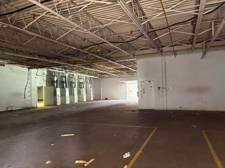 More Photos Of 326 W College Ave, Guthrie Manufacturing For Sale