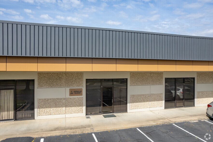 More Photos Of 7801 N Lamar Blvd, Austin Unknown For Lease