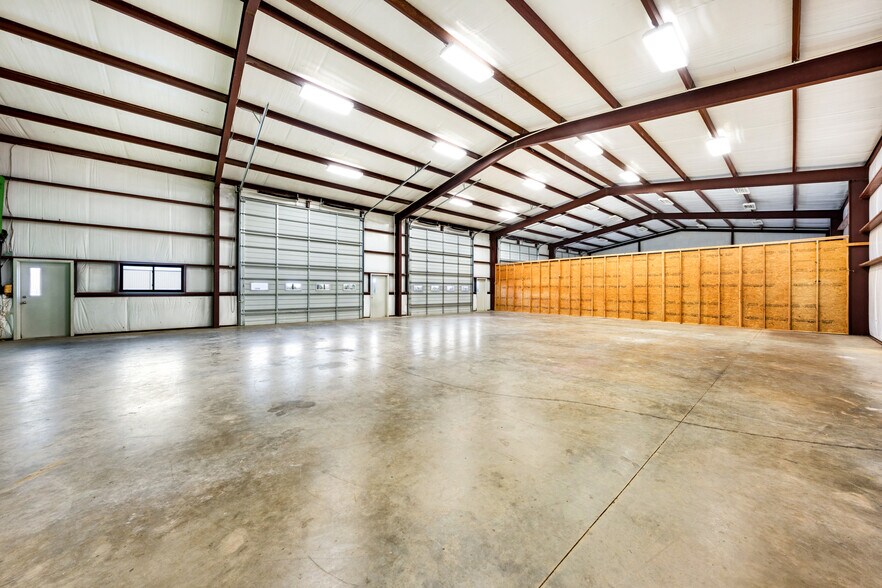 More Photos Of 11639 E US Highway 175, Kemp Flex For Lease