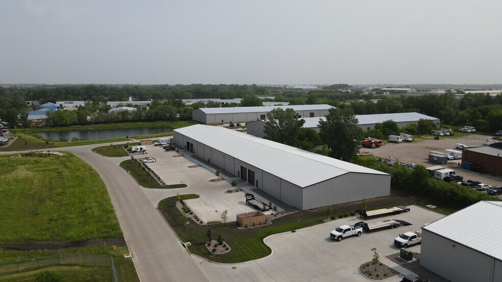 More Photos Of 6717 NE 15th St, Des Moines Warehouse For Lease
