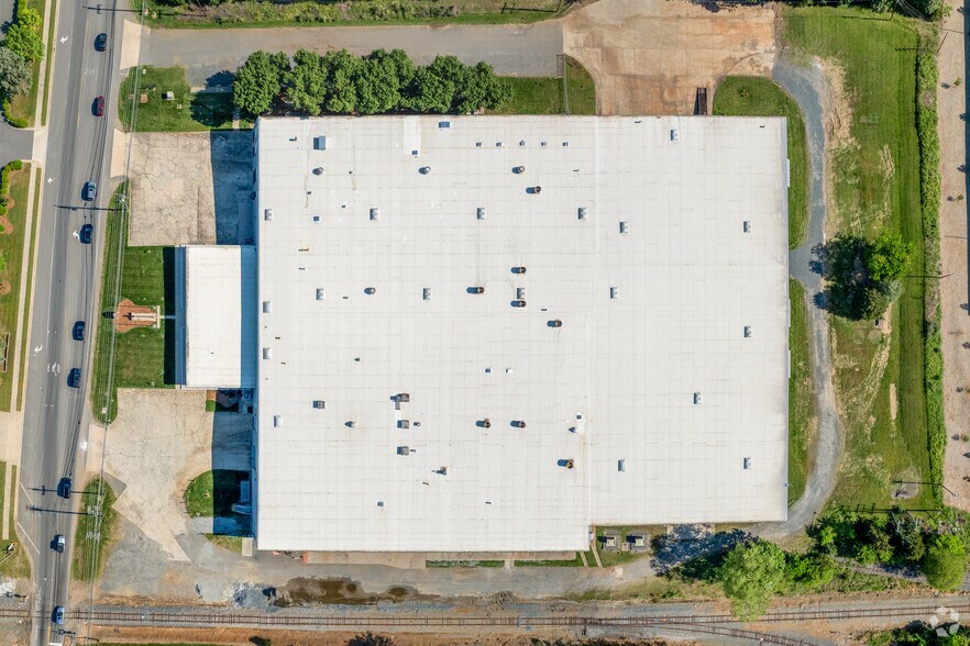 More Photos Of 11707 Steele Creek Rd, Charlotte Manufacturing For Lease