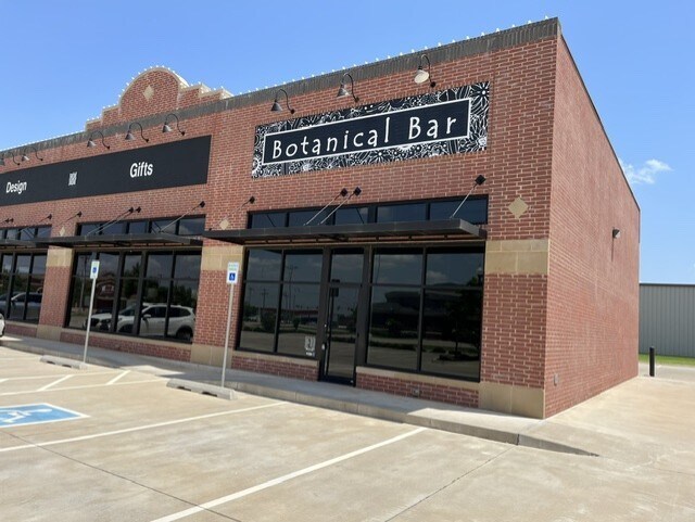 More Photos Of 120 NE 150th St, Edmond Storefront For Lease