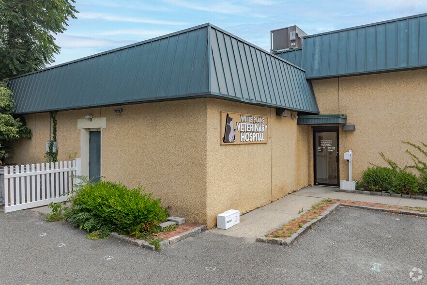 More Photos Of 1 Brockway Pl, White Plains Veterinarian Kennel For Lease