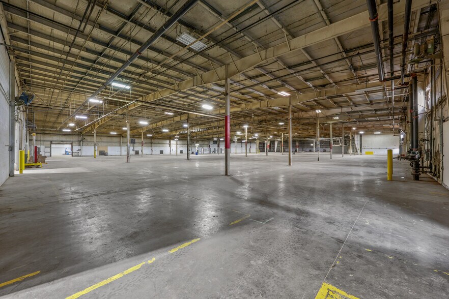 More Photos Of 656 Interstate Dr, Crossville Manufacturing For Lease