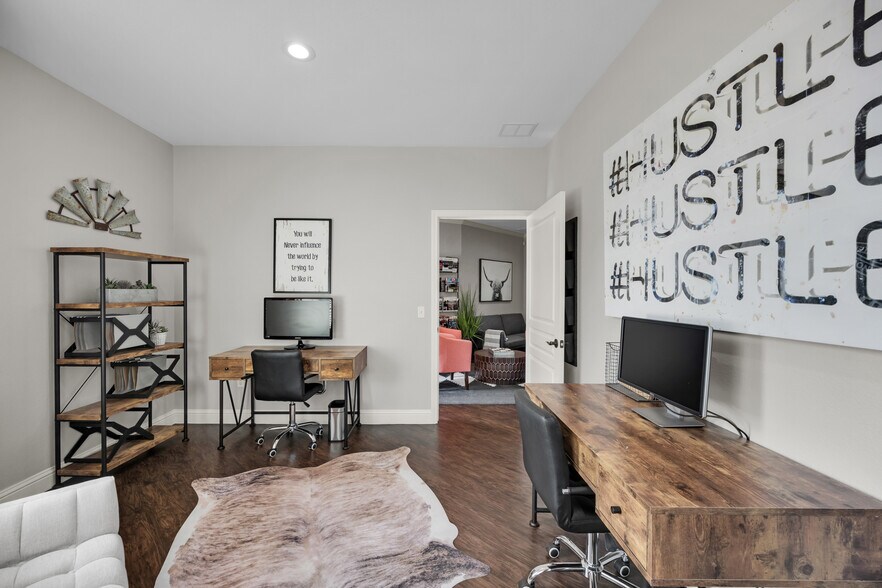 More Photos Of 550 N Walnut Creek Dr, Mansfield Office Residential For Lease