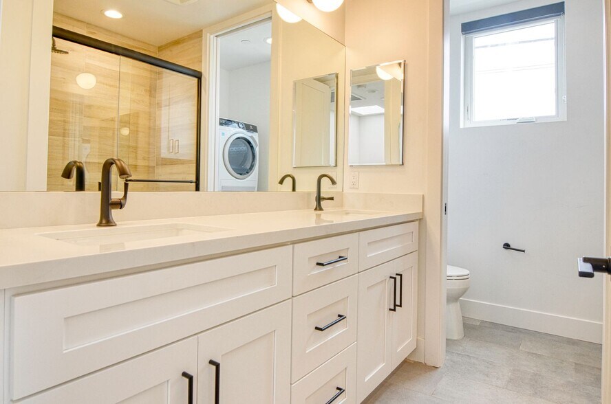 More Photos Of 221 W G St, Encinitas Apartments For Sale