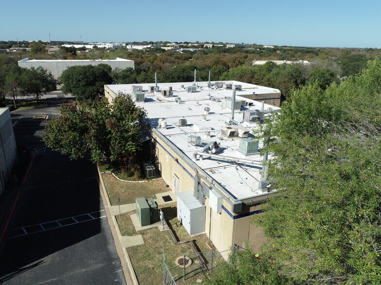 More Photos Of 8609 Cross Park Dr, Austin Office For Lease