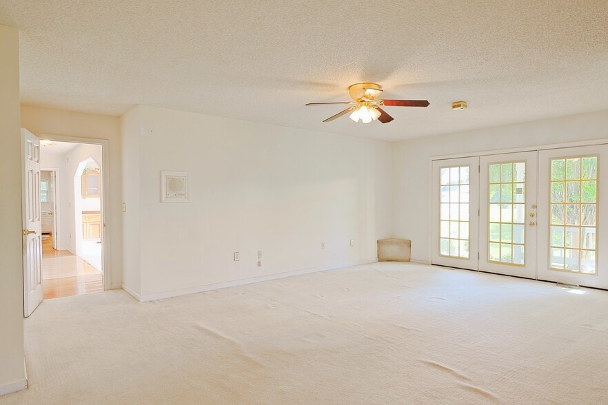More Photos Of 10674 Wall Triana Hwy, Toney Hospitality For Sale