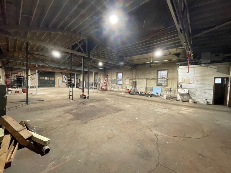 More Photos Of 3162 W Grand Ave, Chicago Warehouse For Lease