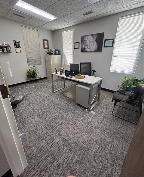 More Photos Of 4265 Brownsboro Rd, Winston-Salem Office For Sale