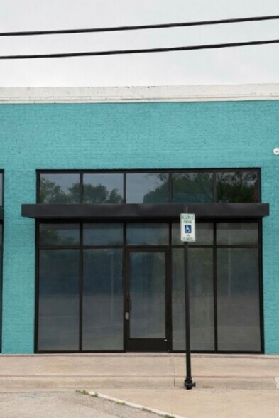 More Photos Of 112 E Main St, Quinlan General Retail For Lease