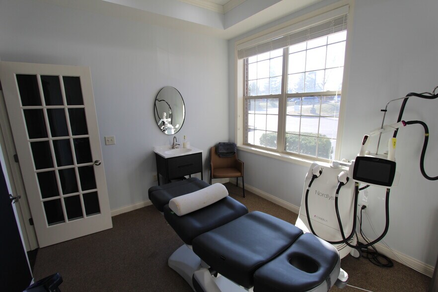 More Photos Of 8350 E Kemper Rd, Cincinnati Medical For Sale