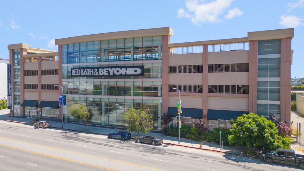More Photos Of 11854 W Olympic Blvd, Los Angeles Freestanding For Lease