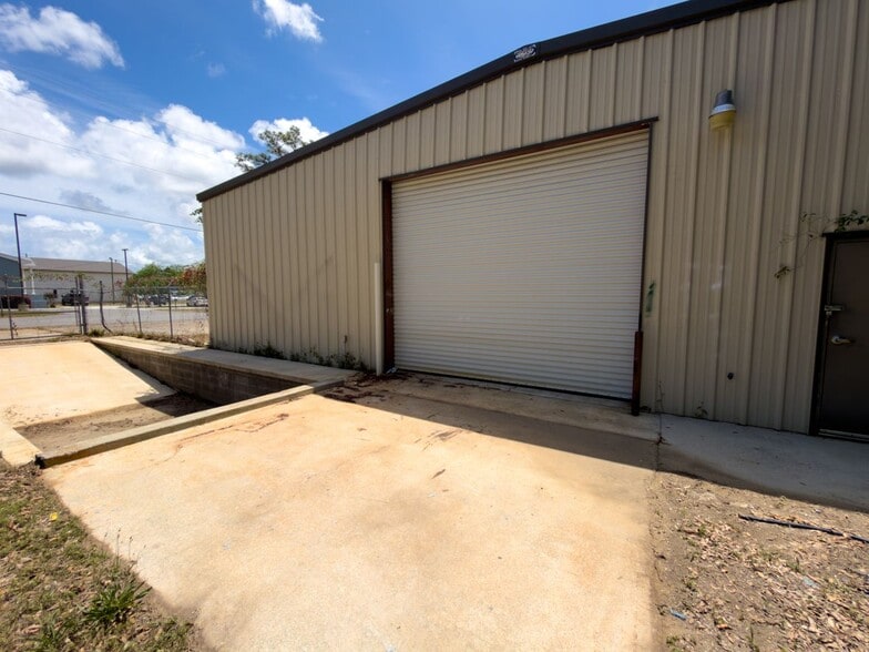 More Photos Of 3200 Fairfield Dr, Pensacola Office For Sale