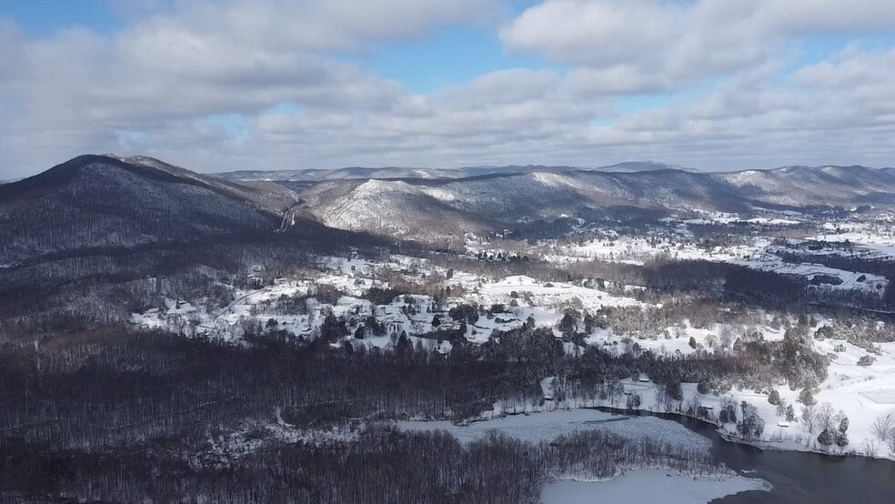 More Photos Of 124 Woods Ave, Caryville Hotel For Sale