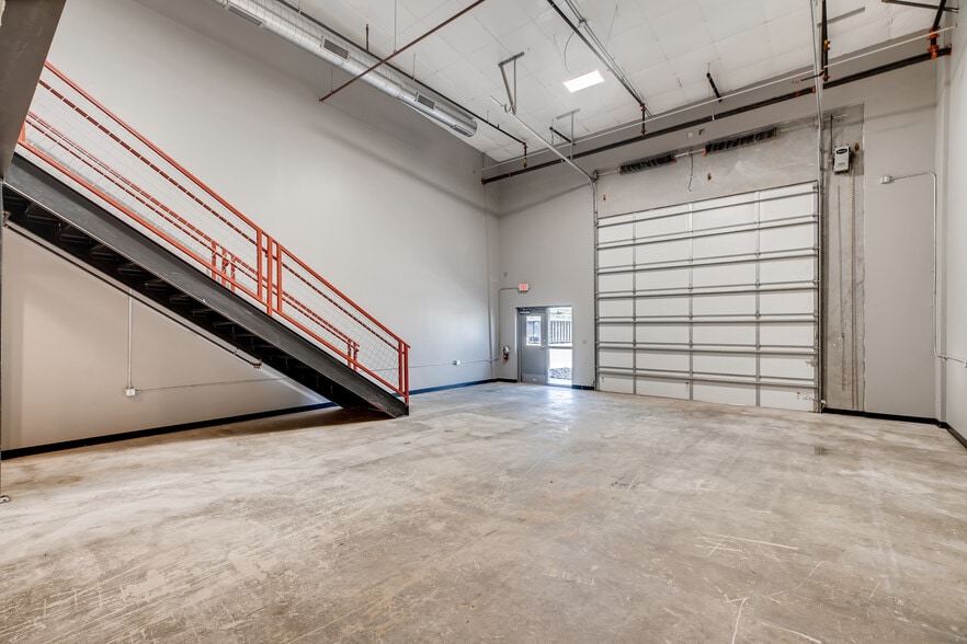 More Photos Of 7637 Fm 3009, Schertz Light Distribution For Sale