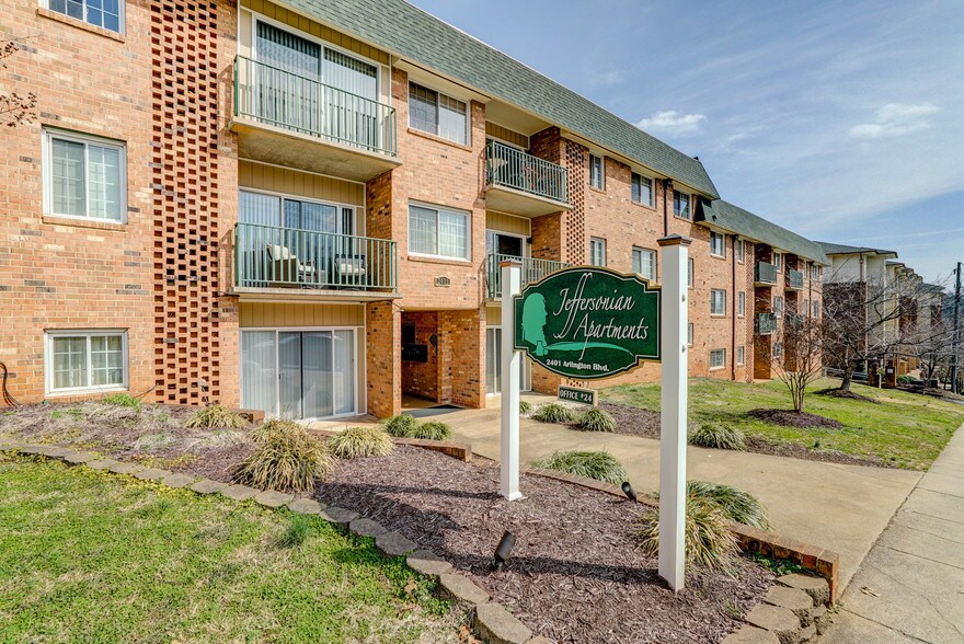 More Photos Of 2401 Arlington Blvd, Charlottesville Apartments For Sale