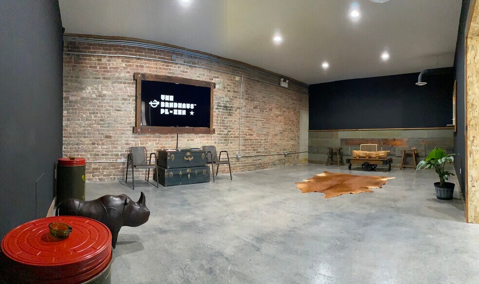 More Photos Of 1727 W 21st St, Chicago Office For Lease