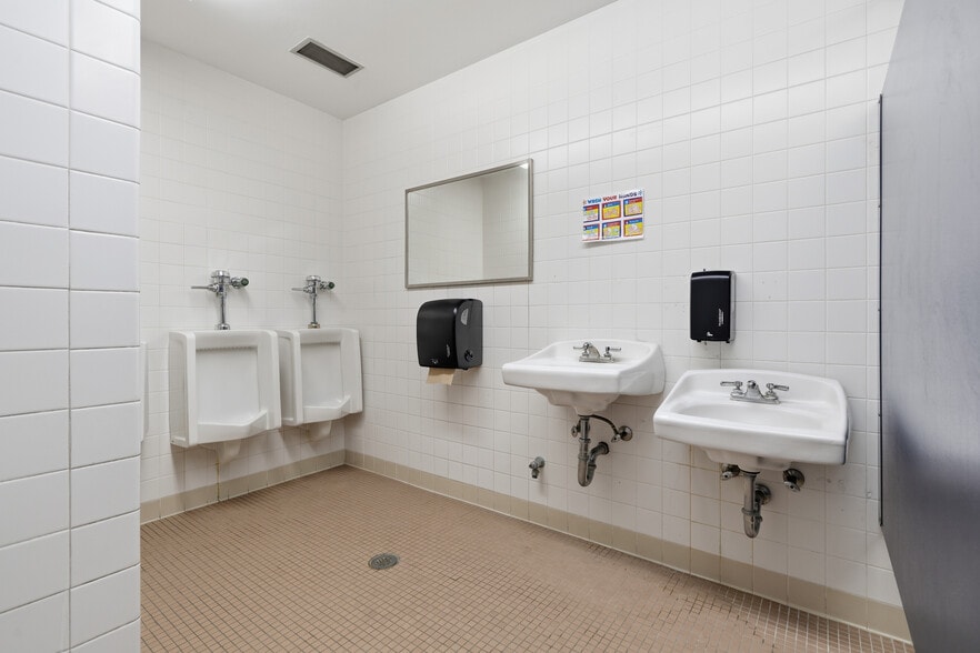 More Photos Of 221 E 12th Ave, Homestead Schools For Lease