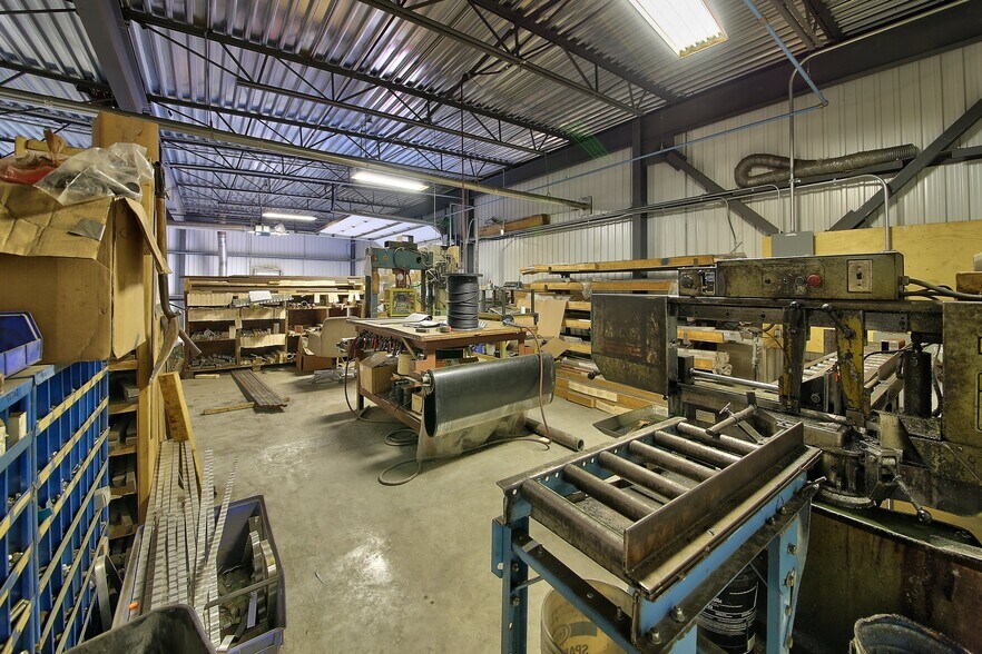 More Photos Of 130 Rue de l'Isère, Candiac Warehouse For Sale