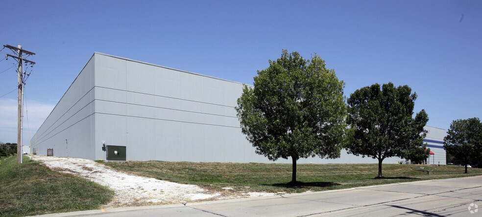 More Photos Of 415 Axminister Dr, Fenton Warehouse For Lease