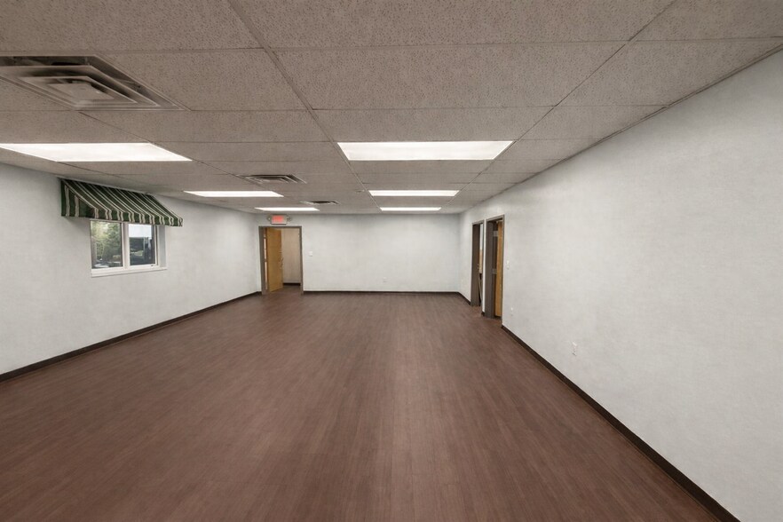 More Photos Of 13 Coral St, Edison Flex For Sale