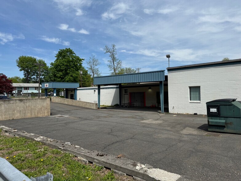 More Photos Of 195 Hudson St, Cornwall-on-Hudson Distribution For Lease
