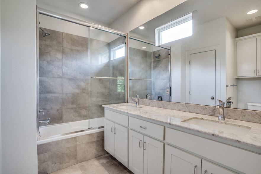 More Photos Of 6140 Oram St, Dallas Apartments For Sale