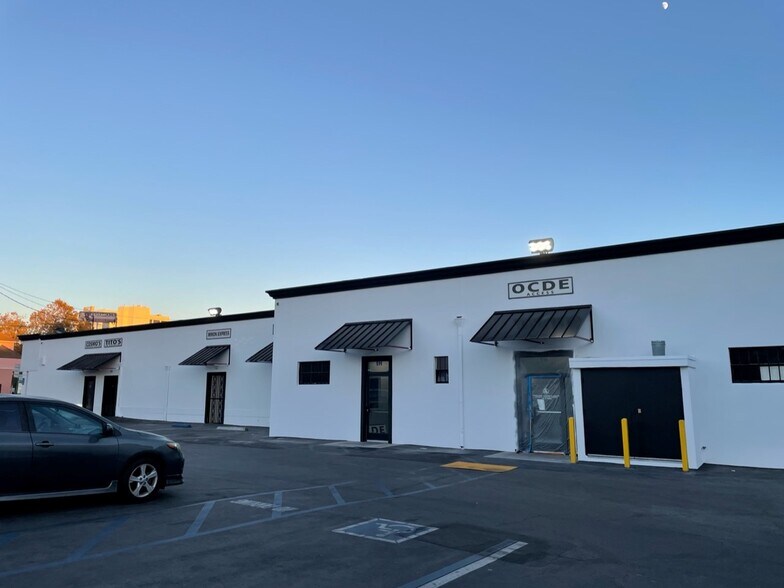 More Photos Of 501 W 17th St, Santa Ana Storefront Retail Office For Lease