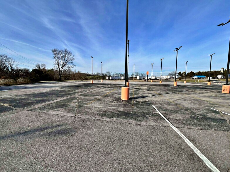 More Photos Of 1391 Murrays Chapel Rd, Sweetwater Showroom For Sale