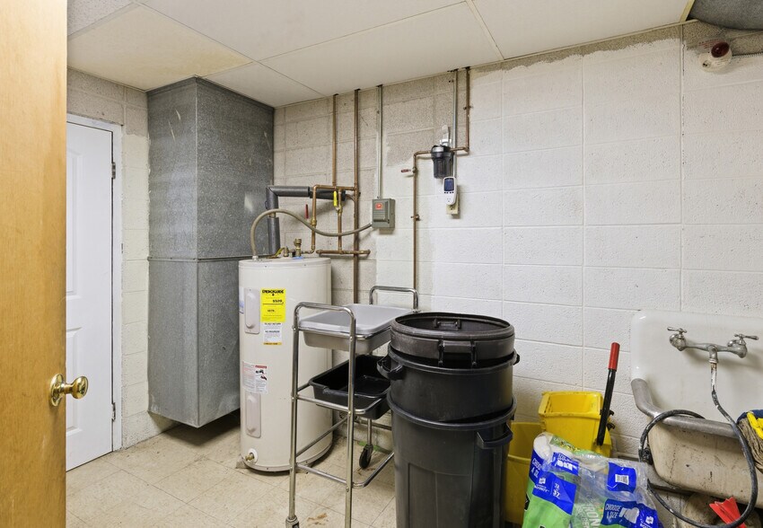 More Photos Of 81 Sprague St, Portsmouth Specialty For Sale