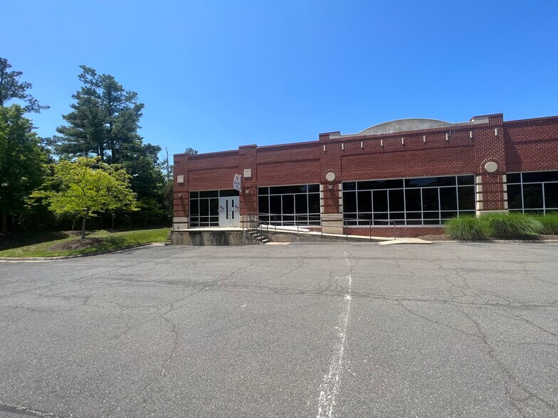 More Photos Of 45305 Catalina Ct, Sterling Showroom For Lease