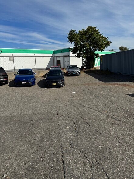 More Photos Of 590 Lordship Blvd, Stratford Warehouse For Sale