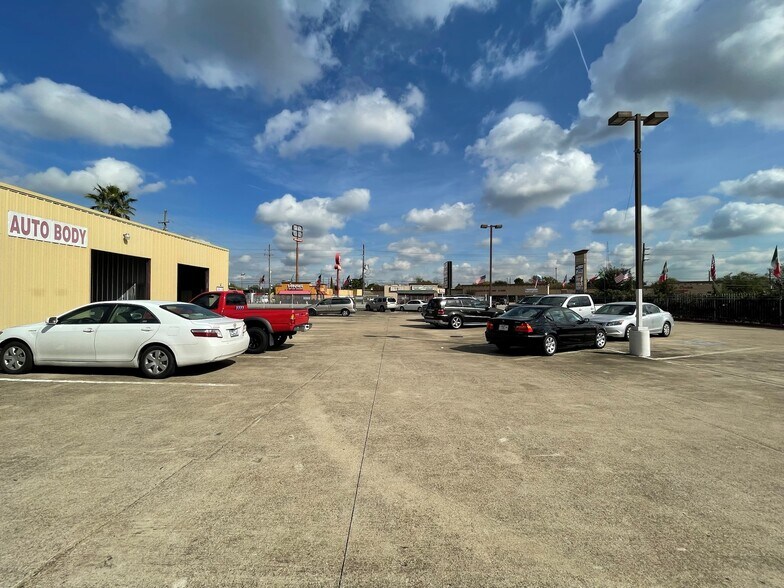More Photos Of 11239 Veterans Memorial Dr, Houston Auto Repair For Sale