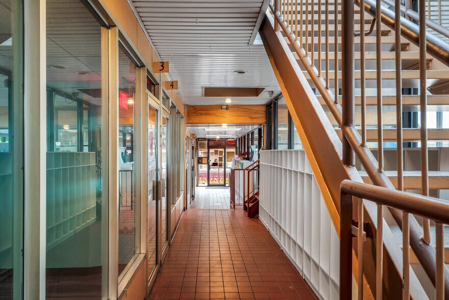 More Photos Of 900 Morris Park Ave, Bronx Storefront Retail Office For Lease