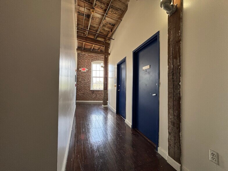 More Photos Of 887 W Marietta St NW, Atlanta Loft Creative Space For Lease