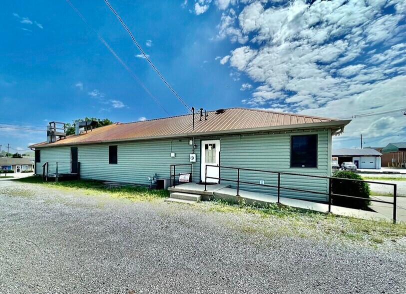 More Photos Of 211 N Walnut St, Crawfordsville Freestanding For Lease