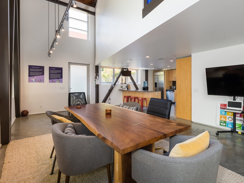 More Photos Of 2100 Abbot Kinney Blvd, Venice Office For Lease