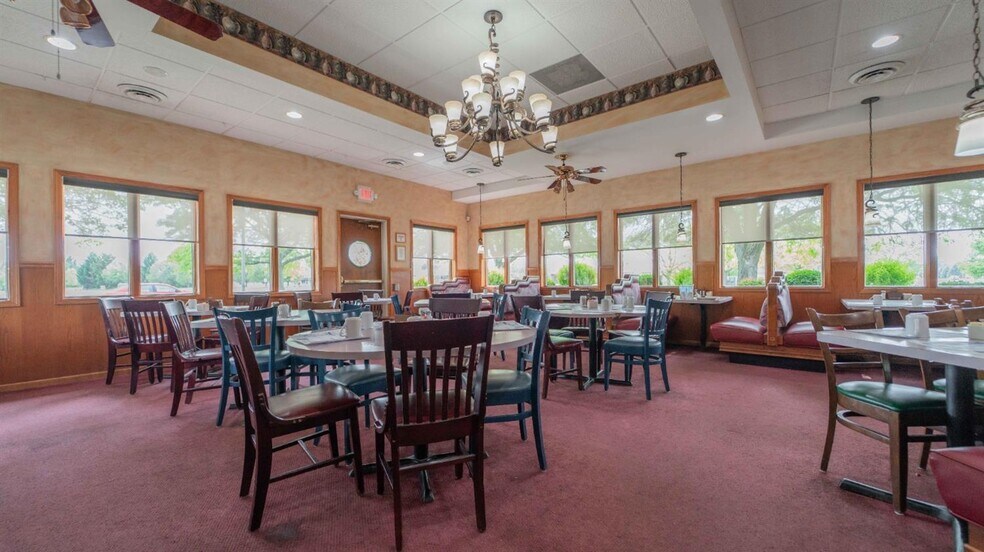 More Photos Of 475 Sand Creek Dr, Chesterton Restaurant For Sale