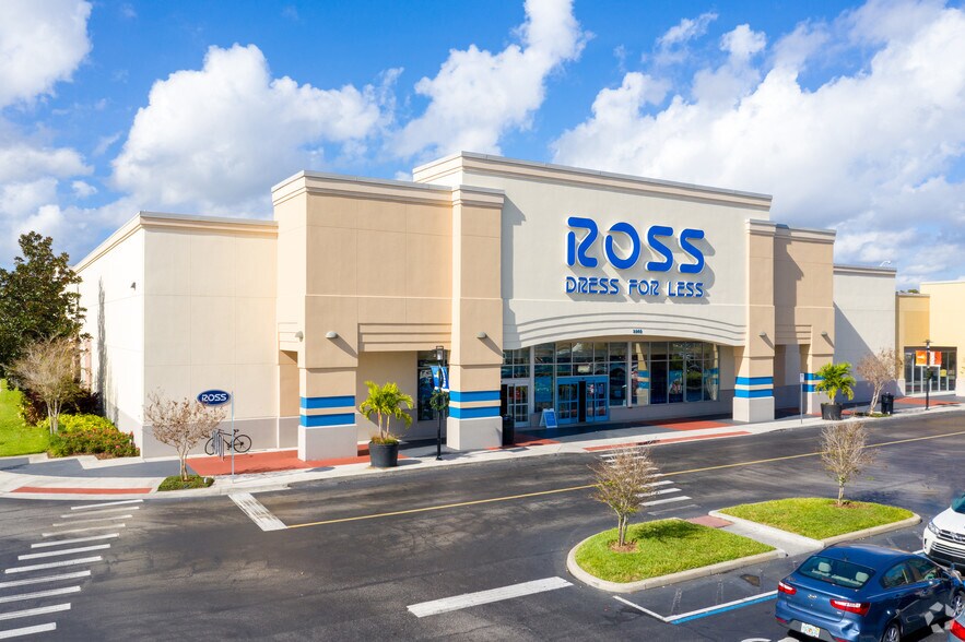More Photos Of 3208-3250 N John Young Pky, Kissimmee General Retail For Lease