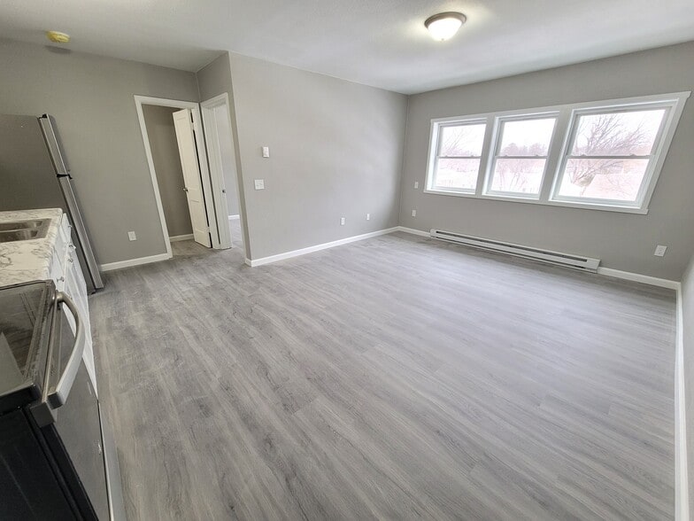 More Photos Of 1351 Iowa Ave SE, Huron Apartments For Sale