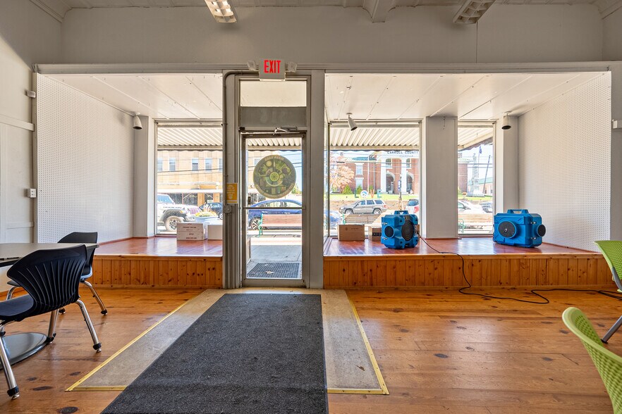 More Photos Of 522 N Main St, Hillsville Office Residential For Sale