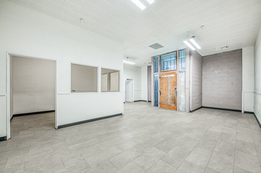 More Photos Of 135 Van Ness Ave, Fresno Warehouse For Lease