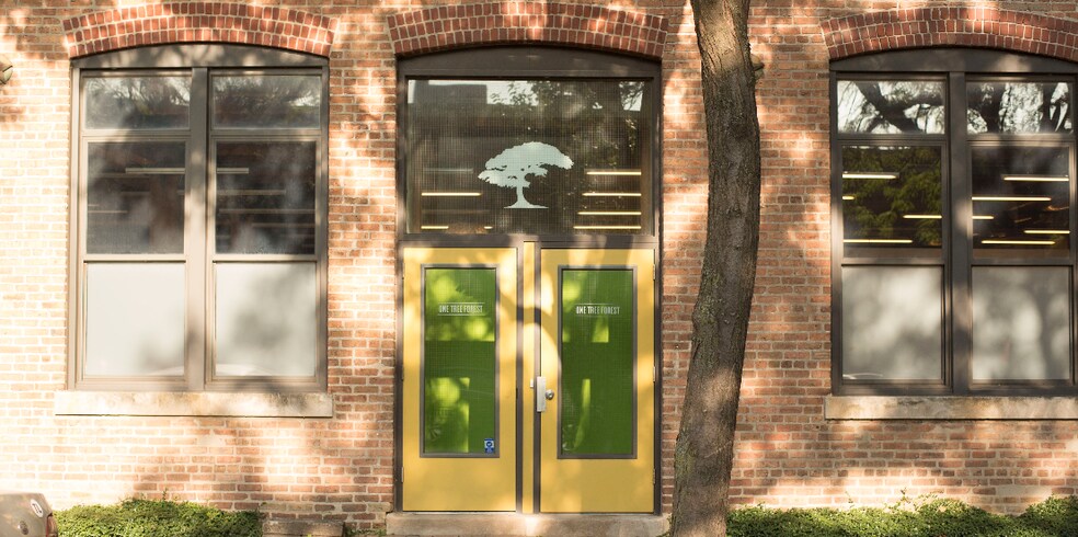 More Photos Of 333 N Oakley Blvd, Chicago Light Distribution For Lease