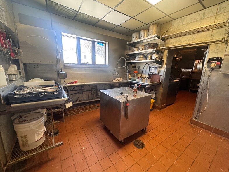 More Photos Of 1705 Columbus Ave, Bay City Restaurant For Sale