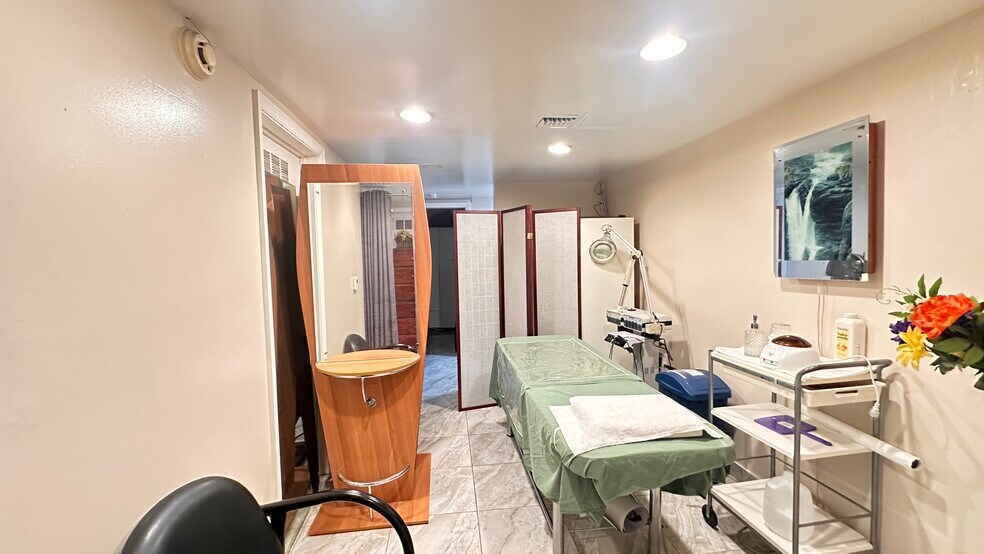 More Photos Of 708 N Marengo Ave, Pasadena Storefront Retail Office For Sale