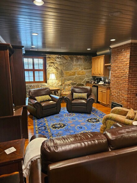 More Photos Of 60 Woodside Dr, Brevard Hospitality For Sale