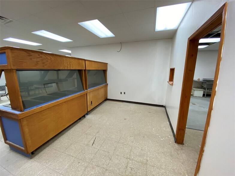 More Photos Of 2099 Highway 532, Dubberly Service Station For Sale