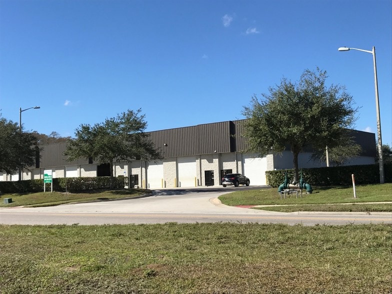 More Photos Of 9180 Boggy Creek Rd, Orlando Warehouse For Lease