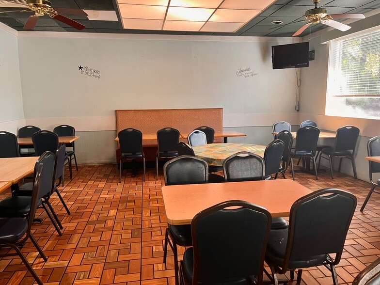 More Photos Of 2 Regency Pky, Hilton Head Island Restaurant For Sale